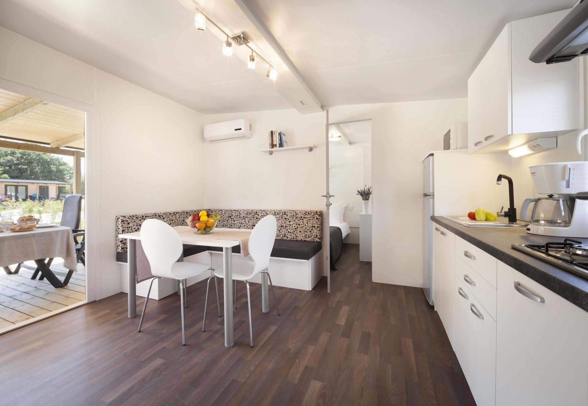 Maistra Camping Polari Mobile homes Rovigno Esterno foto